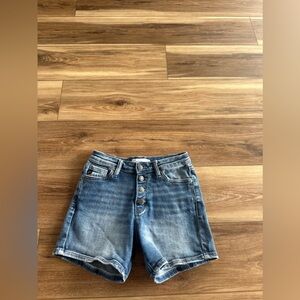 KanCan women’s estilo jean shorts size 25